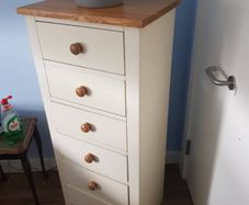 chest of drawers
