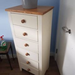 chest of drawers