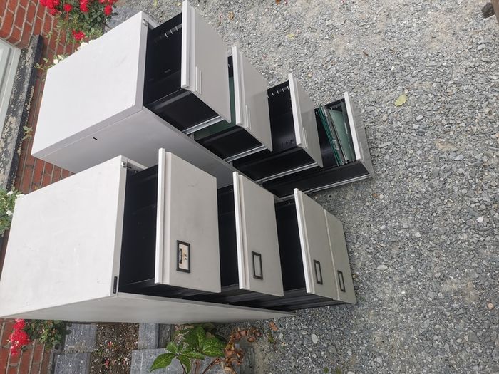 Metal cabinet
