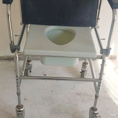 Toilet commode