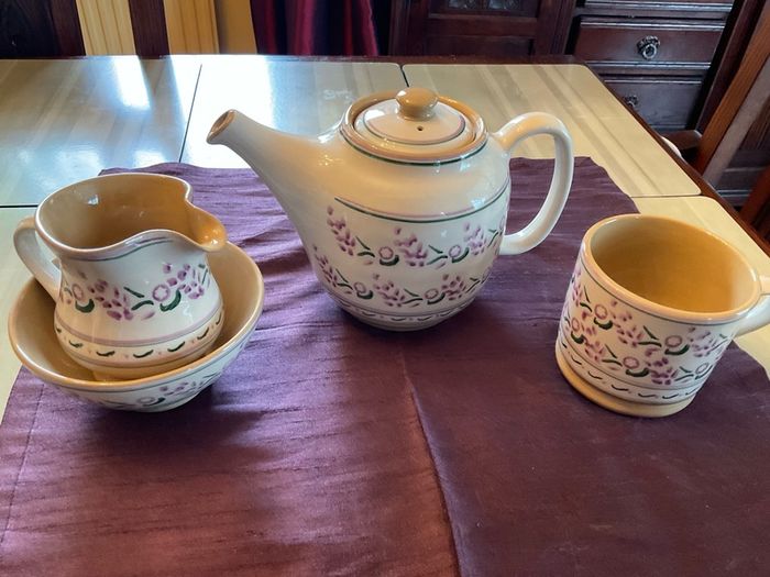 Nicholas Mosse lavender  new tea set from Washington Creek USA . A tea pot, large mug, creamer and sugar bowl .