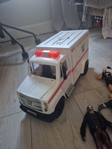 WWE Slambulance & Figures
