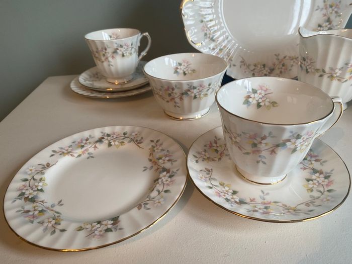 New unused Duchess Caprice 19 piece china tea set in excellent  condition