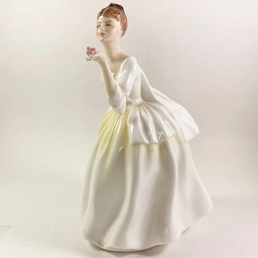 Royal Doulton Figurine Flower of Love HN 2460