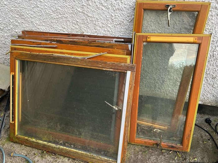 2 Doors and 8 double glazed windows ideal for greenhouse project. Selling for 300 collection only in Virginia area