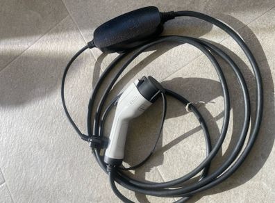 Mode 2 portable electric vehicle (EV) charging cable