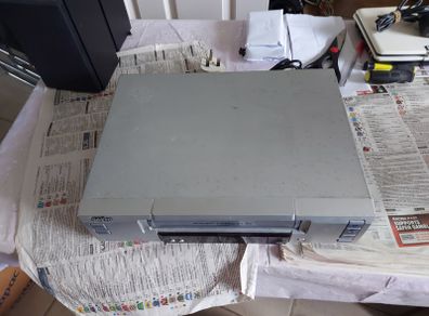 Sanyo 2 Head Long Play VHS Video Player, Model VHR-M292, in very good condition and seems to be working fine