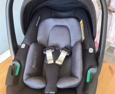 New born Maxi Cosi car seat + two isofix 360 bases