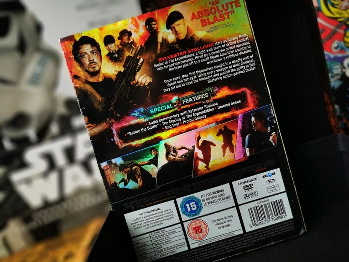 The Expendables ! DVD ! with Gold Foil Slipcase ! 2010 ! Sylvester Stalone ! Jason Statham ! Bruce Willis !