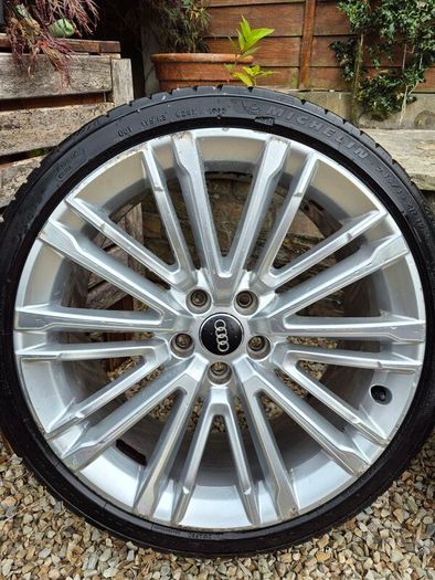 4x 19" Audi alloy wheels