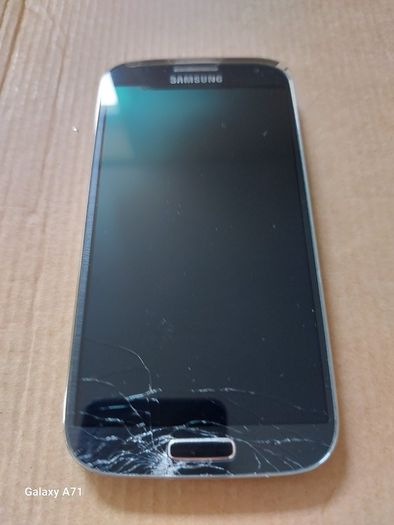 Samsung Galaxy S4, 16GB, Screen damaged near Bottom, but does not affect the touchscreen
