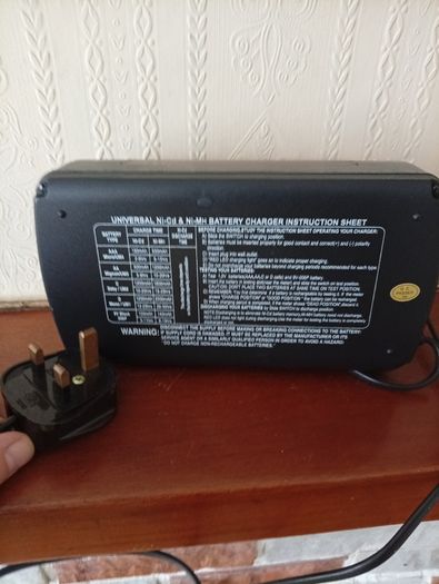 Tronic Universal Battery Charger & Tester (AA, AAA, C, D, 9V)