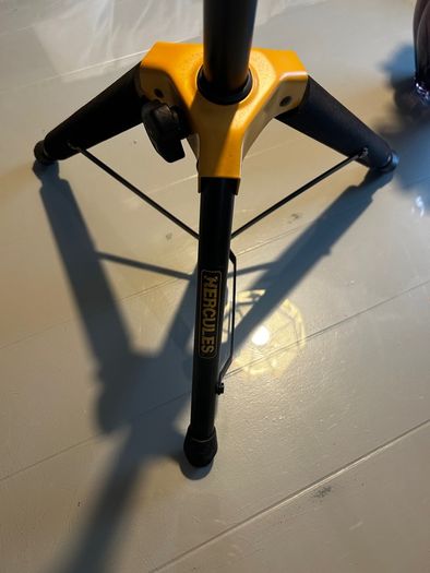 Hercules Guitar Stand