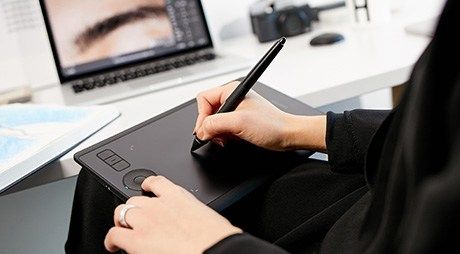 Wacom Intuos Pro Graphics Tablet | Medium | Black