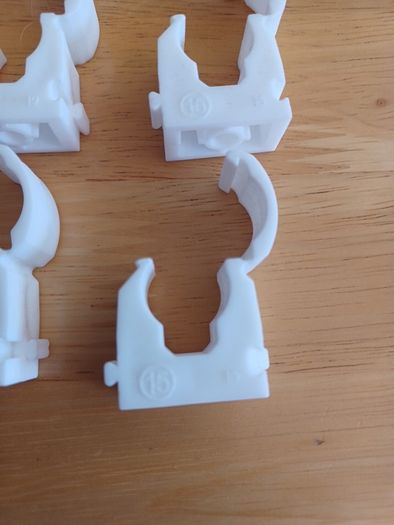 15 mm hinged pipe clips