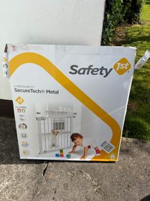 stair gates two available