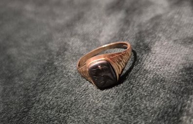Vintage 9ct gold hematite signet  ring