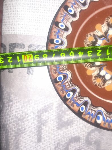 Majolica Art Pottery Wall Plate no chips or cracks, Postage Available or Collection