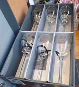 Newgrange set of 6 wine glasses new
