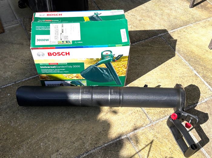 Bosch UniversalGardenTidy 3000 Garden Vacuum & Leaf Blower (3000W)