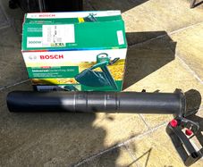 Bosch UniversalGardenTidy 3000 Garden Vacuum & Leaf Blower (3000W)