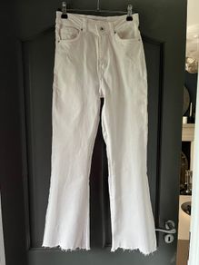 BERSHKA ladies white distressed jeans size 4/6