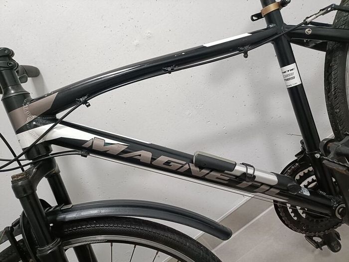 hybrid bicycle size M.