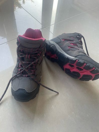 girls hiking boots