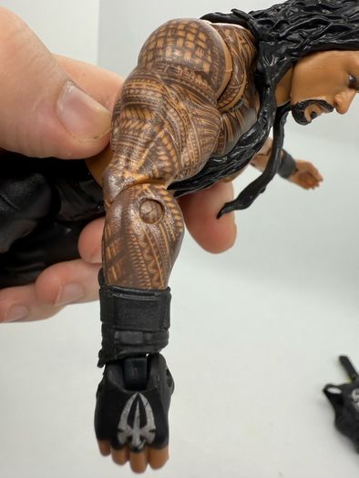 wwe elite series 35 Roman Reigns action figure