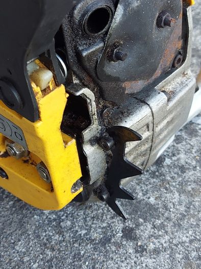 Petrol Chainsaw in like new condition,  Blade & motor, See Pictures