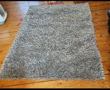 Grey shaggy rug
