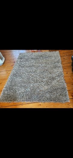 Grey shaggy rug