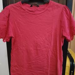 Cerise pink tshirt with detailing on sleeves