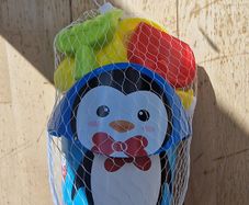Brand New Penguin Beach Toy Set - Bucket & Spade Set (6 Piece)