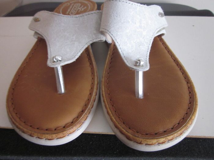 Fly Fot Leather, Touch-Fasten Toe Post Sandals Light Grey S5