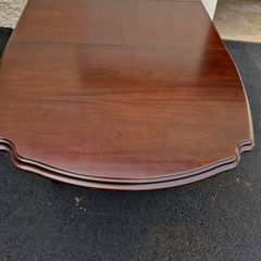 Mahogany Extenedable Dining Table