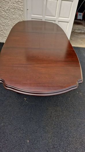 Mahogany Extenedable Dining Table