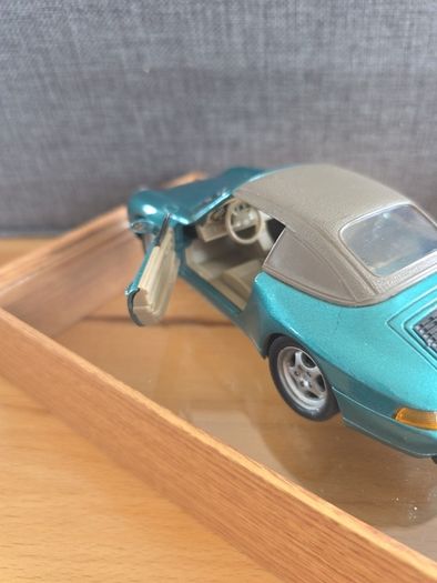 Welly Porsche 911 Carrera Cabriolet (993) 1:24 Diecast Model