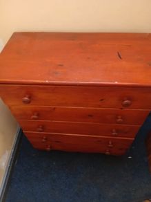 chest of drawers