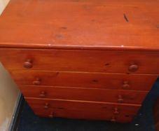 chest of drawers