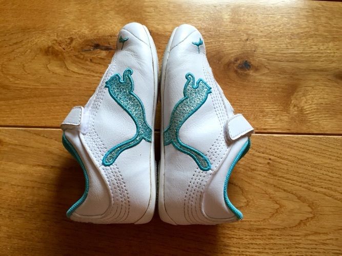 Puma INFANT white/blue sneakers/ runners 8UK mint condition