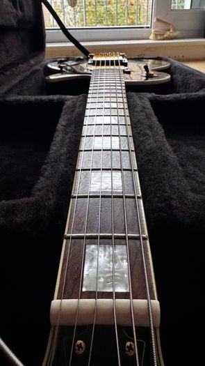 Black Gibson Epiphone