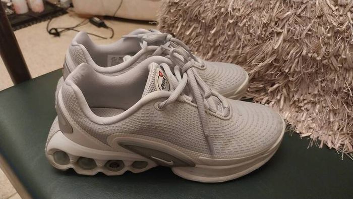 Nike size 4 perfect immaculate were 120