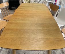 Extendable dining table and chairs