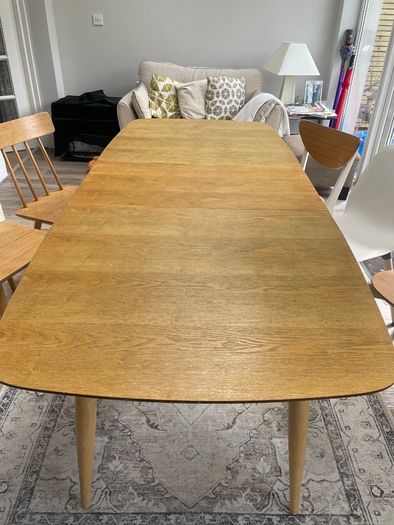 Extendable dining table and chairs
