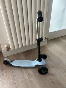 Kids three wheel blue scooter