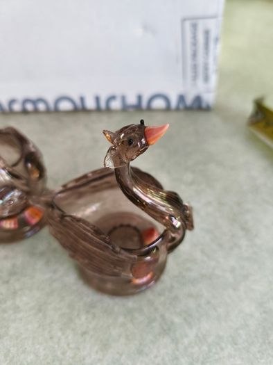 Vintage glass swan figurines, set of 3  glass swan small statues, glass bird figurine, elegant two toned glass swan decor
