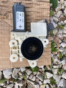07  Avensis window motor
