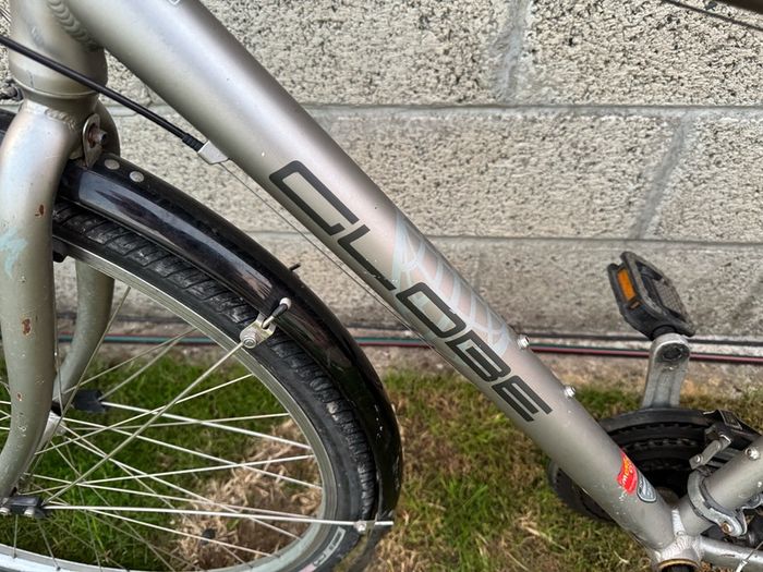 Specialized Globe hybrid commuter men's bike