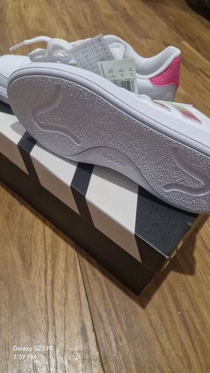 Genuine adidas Womens Courtblock runners size 6 new